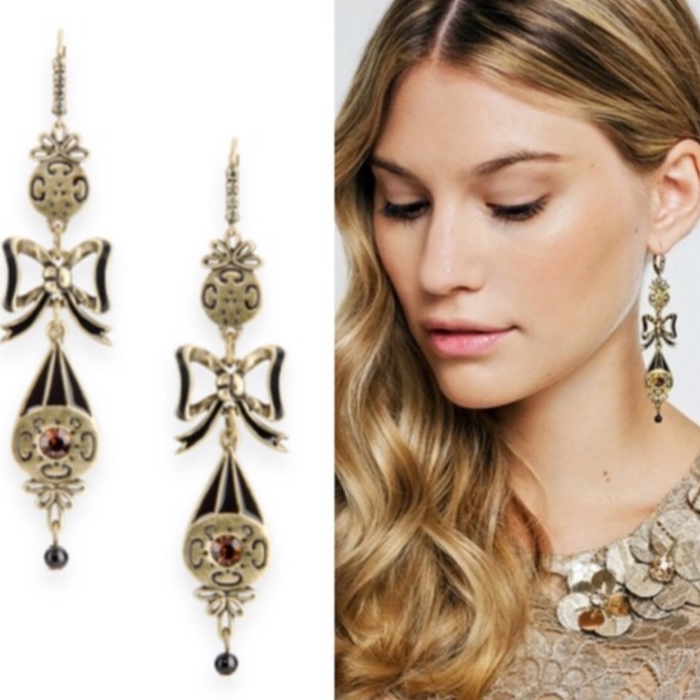 Jewelmint wonderland earrings